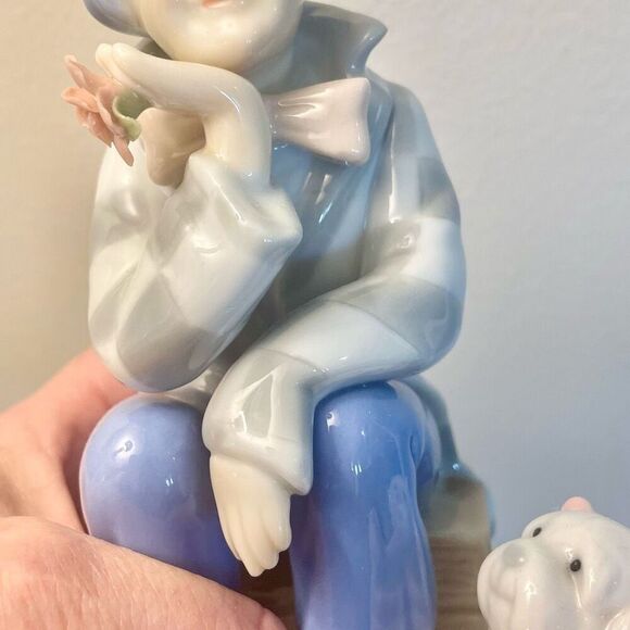 Hand Painted Porcelain Clown Figurine by Paul Sebastian vintage - Picture 7 of 8
